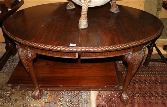 1930s Chippendale revival mahogany extending oval dining table with three additional leaves(-)